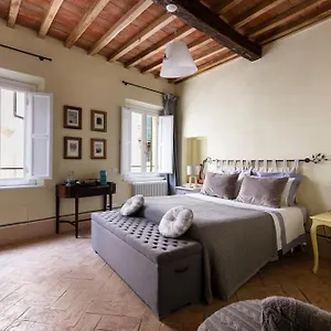 https://suite-corso-matteotti-37.it-tuscanyhotel.com